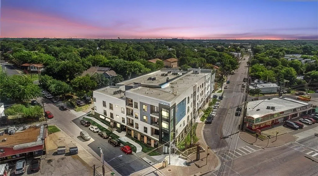 1 bed, 1.0 bath, 725 sqft, $1,750 — Photo 1