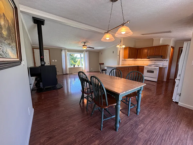 650 Bostwick Rd — Photo 6