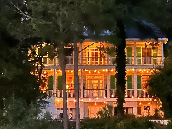 21 Waterside Dr, Beaufort, SC 29907