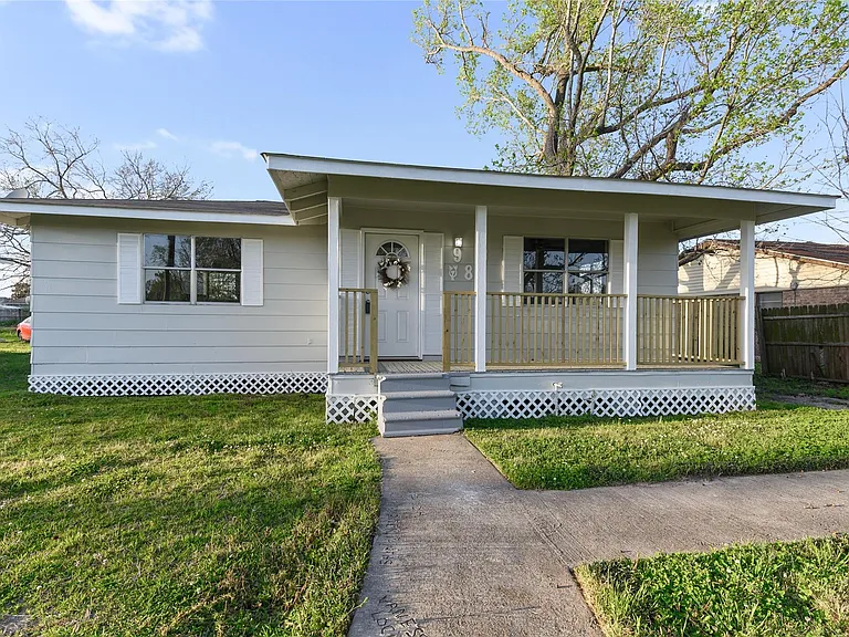 986 Dewalt St — Photo 1