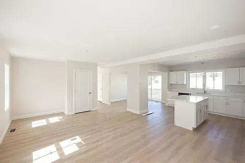 3 bed, 2.5 bath, 1600 sqft, $1,000 — Photo 1