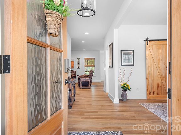3rd image of 226 Carters Farm Dr