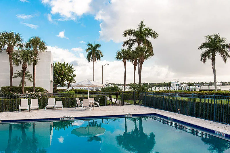 Flagler Yacht Club — Photo 2