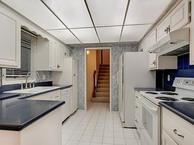 4th image of 1561 Camelot Ln NE #1