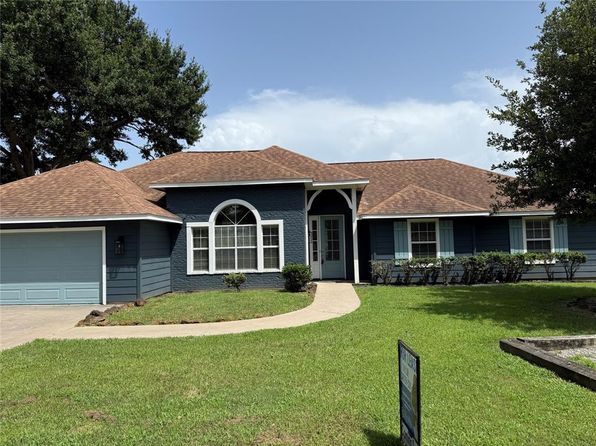 210 Bluff Dr