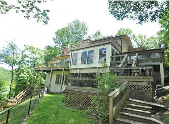 542 Long Needle, rear exterior