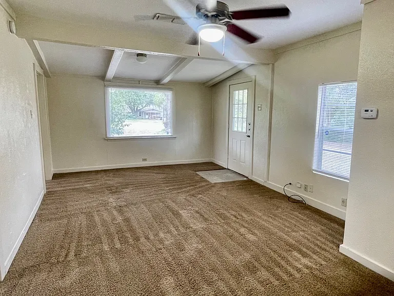 308 N White Oak Rd — Photo 5