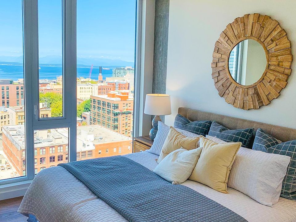 This is a model photo for illustrative purposes. The actual unit is on a higher floor with higher ceilings and better view.