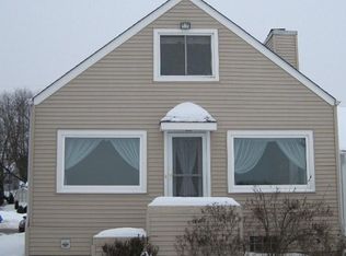 N27W27190 Woodland Dr, Pewaukee, WI 53072