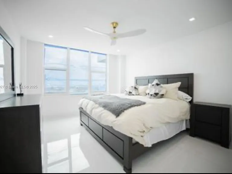 5600 Collins Ave #14K — Photo 11
