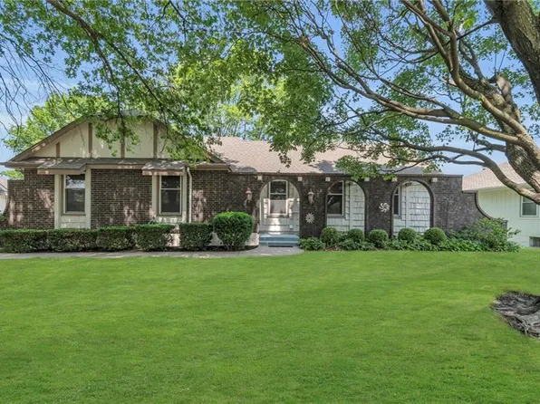 204 Johnston Pkwy, Raymore, MO 64083