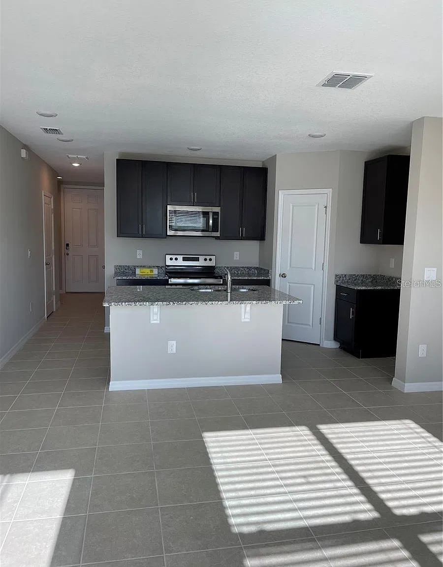 3 bed, 1485 sqft, $1,950 — Photo 4
