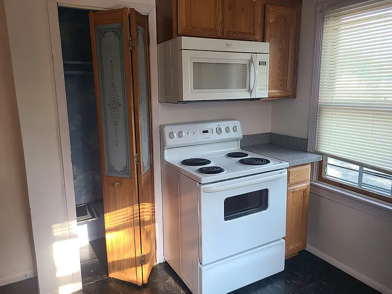 702 Sterling St — Photo 14