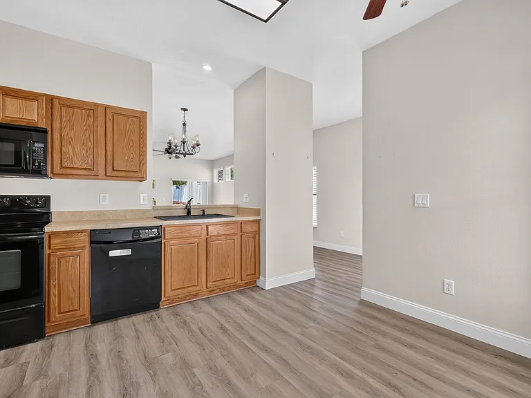 1421 Kellogg Dr — Photo 11