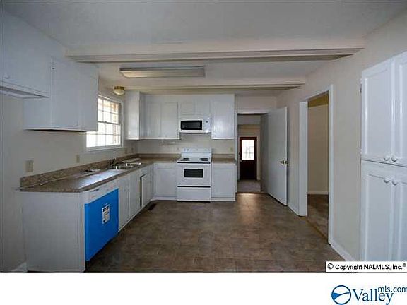 2nd image of 2513 Guenevere Ave SE