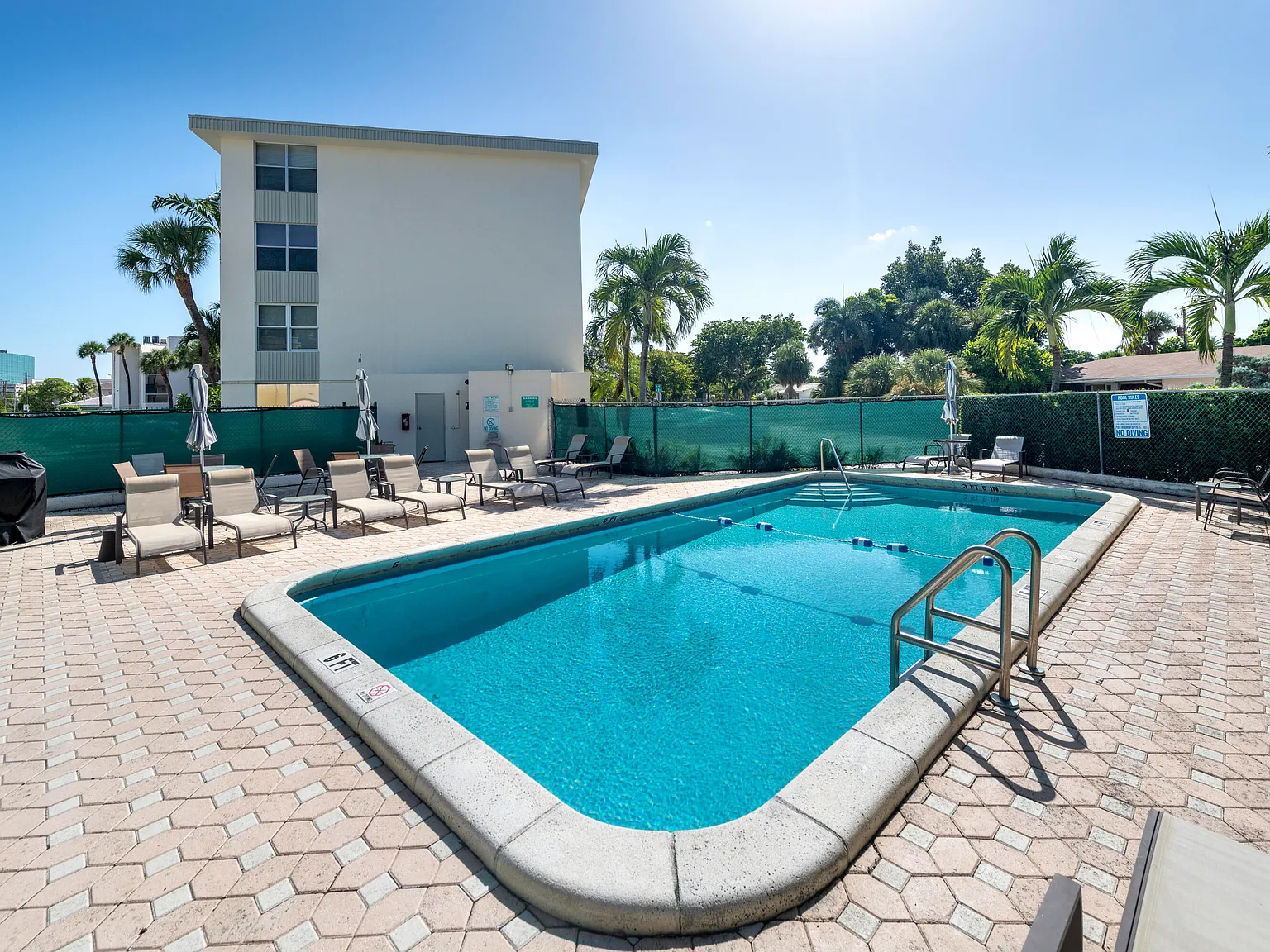 2 bed, 2.0 bath, 970 sqft, $2,050 — Photo 3