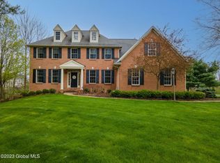 17 Farmview Ln, Waterford, NY 12188