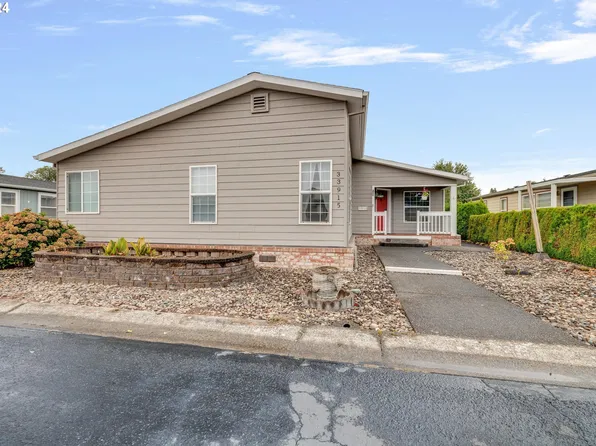 33915 SE Springlake Dr, Scappoose, OR 97056