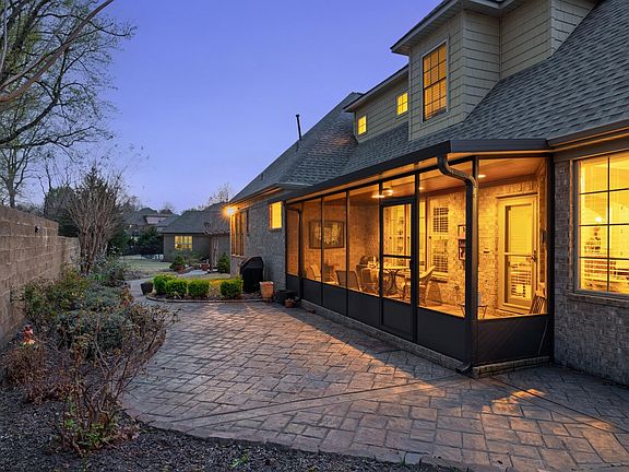 2nd image of 104 Lochmeade Dr