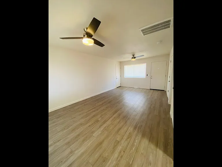 435 E Harrison St — Photo 8