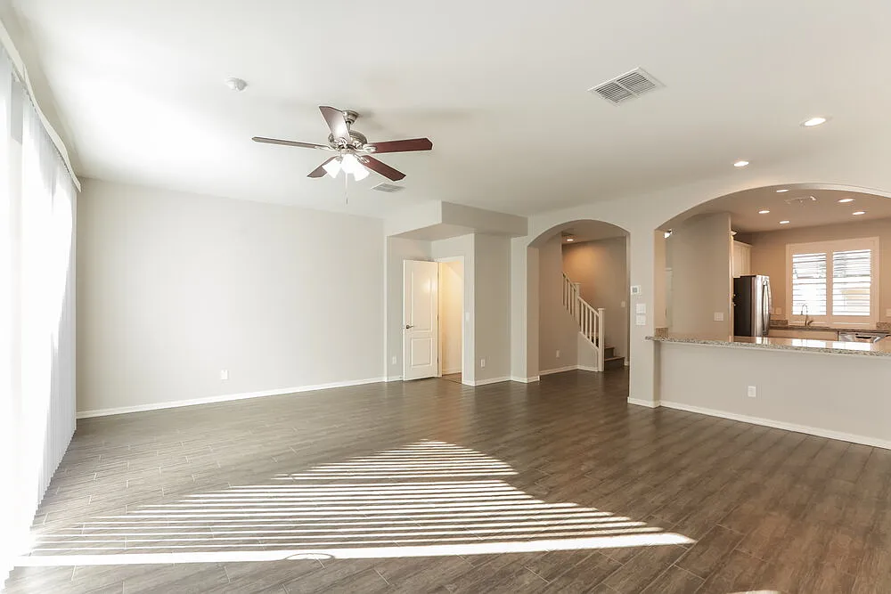 3 bed, 3.0 bath, 2029 sqft, $2,465 — Photo 4
