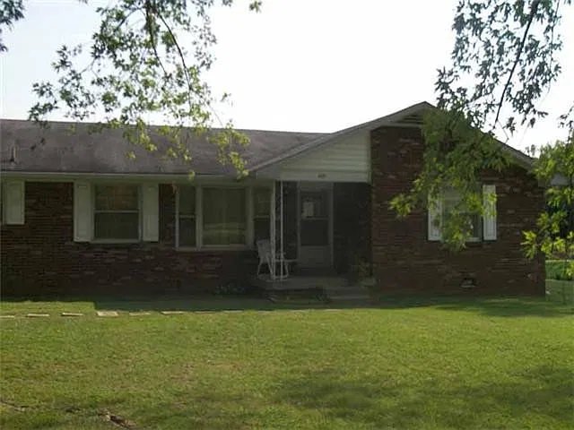 3 bed, 1.5 bath, 1410 sqft, $1,875 — Photo 1