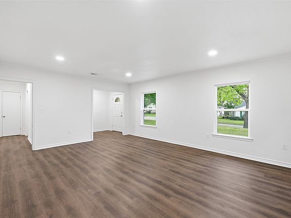 4th image of 3227 Proctor Ave