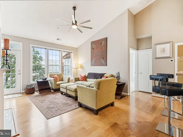 12165 Abington Hall Pl APT 302, Reston, VA 20190