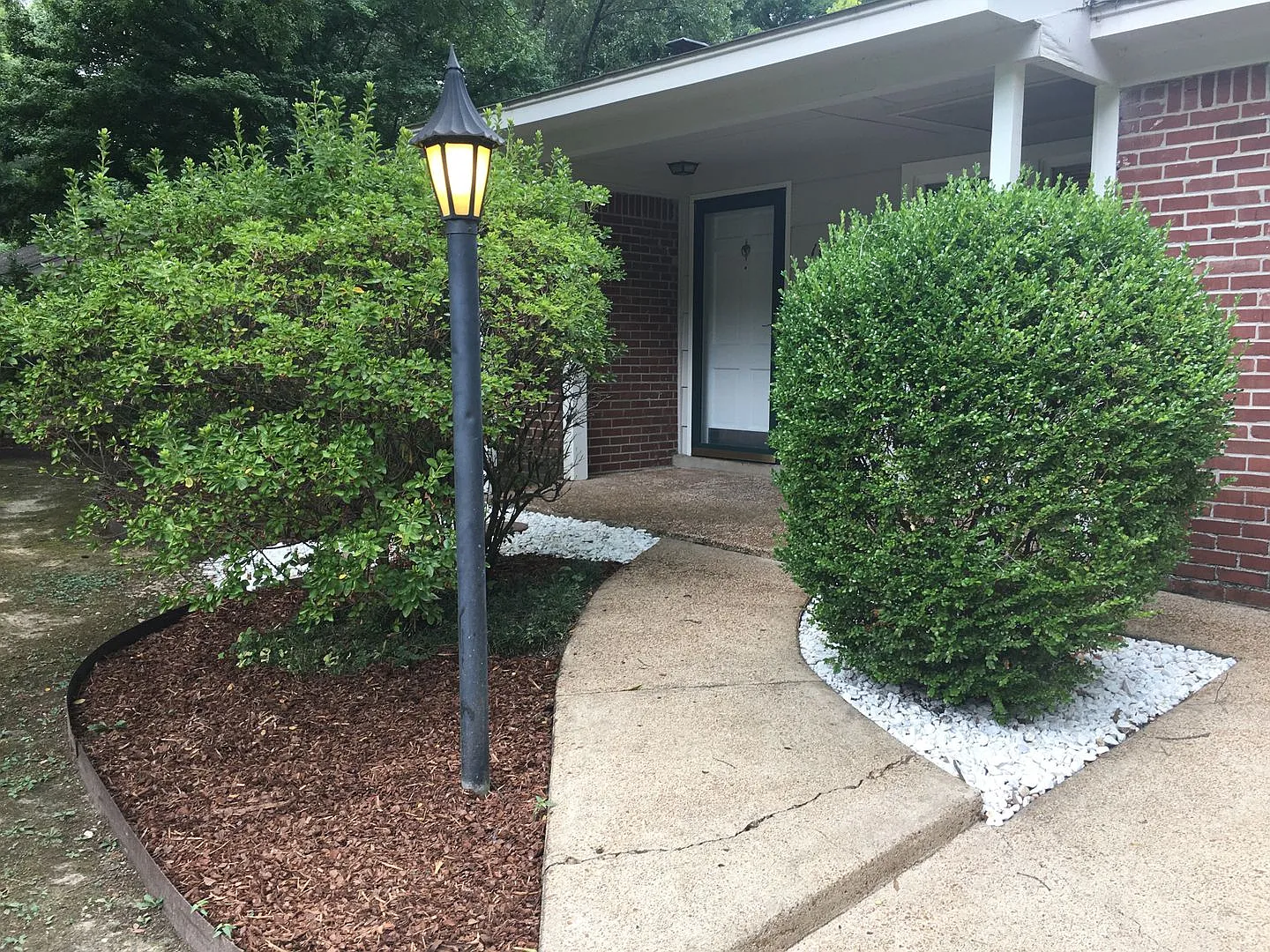 Charming East Memphis home with fully fenced in back yard! Over 1900 sq ft of living space! Pets ... — Photo 2