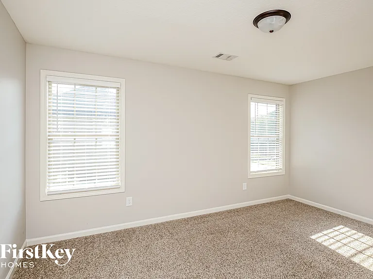 611 Peachtree Rd — Photo 12