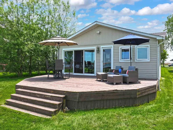 7054 Middle Channel Dr, Harsens Island, MI 48028