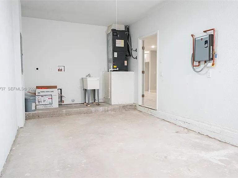2522 NW 9th Pl — Photo 32