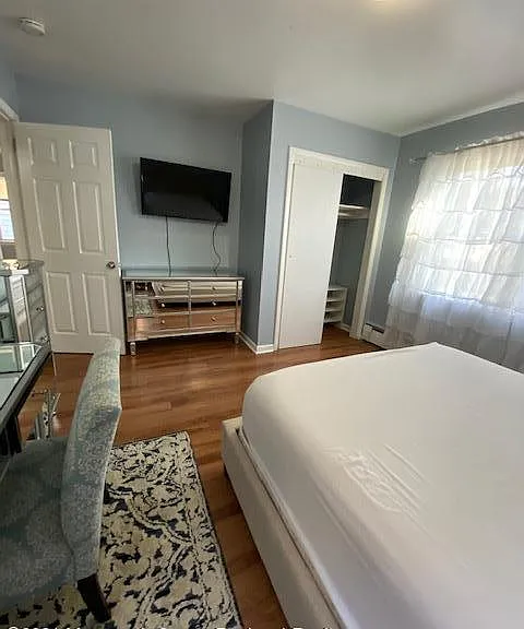 9 Howland Ave — Photo 9