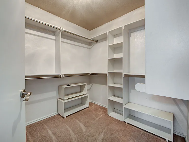 2912 Edinburg Dr — Photo 27