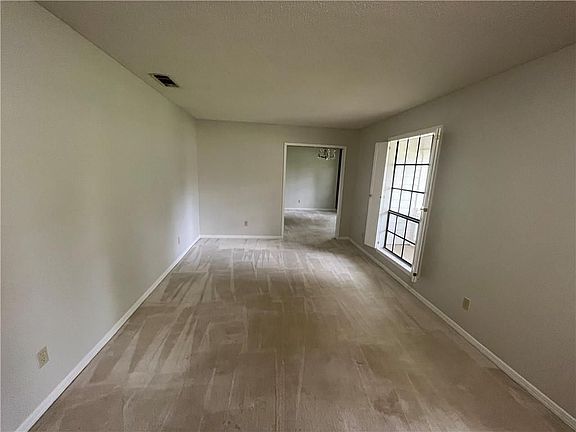 5th image of 562 Barcelona Dr