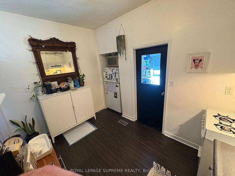 Toronto House for rent - 3 Bedrooms — photo 2