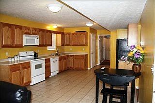2nd image of 211 Tiffany Ln