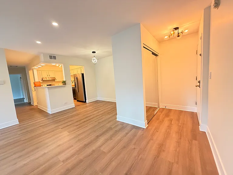 7353 Blackburn Ave #206 — Photo 20