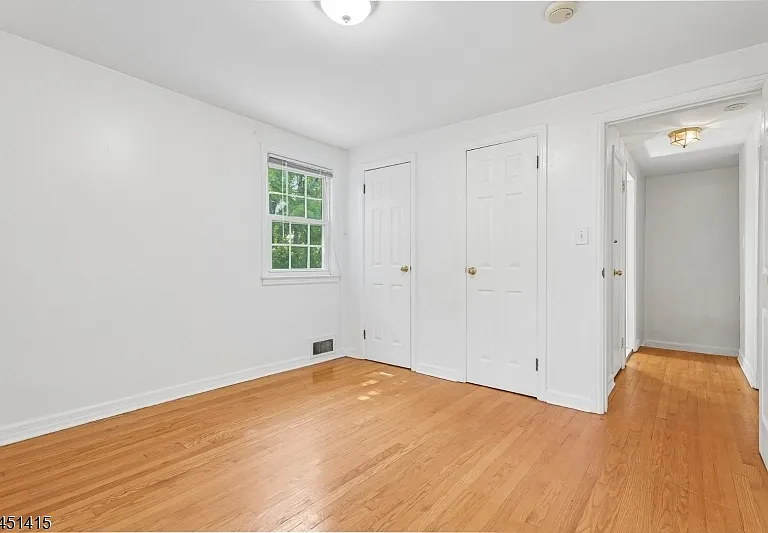 32 Locust Ave — Photo 17