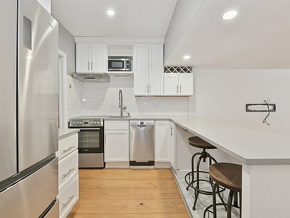 2nd image of 15 Saint George St APT 1