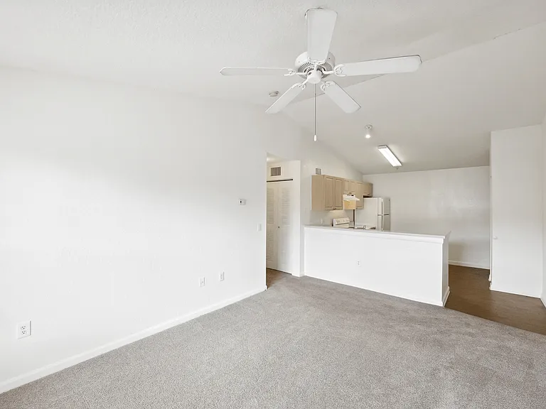 Wellesley Apartments — Photo 21