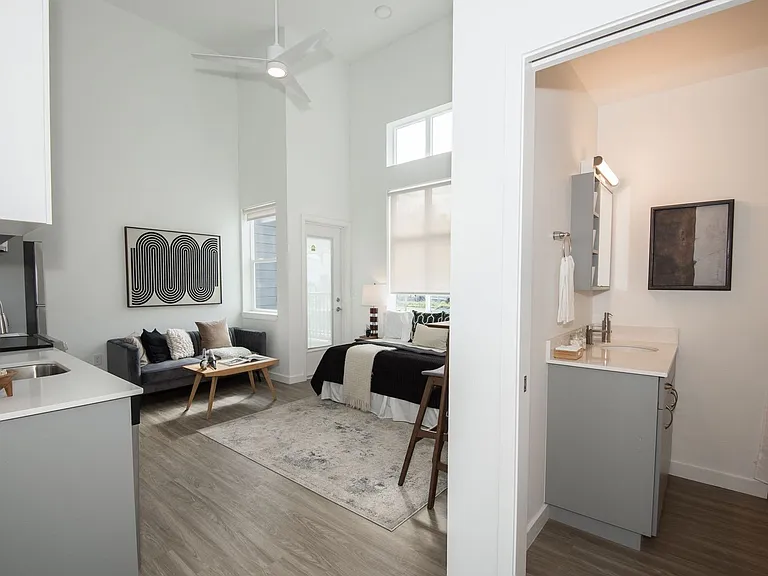 2320 N Vancouver Ave #105 — Photo 12