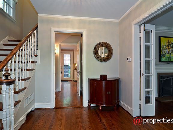 Foyer/Living Room