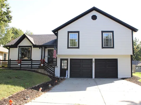 1117 NE Ridgeview Dr, Lees Summit, MO 64086