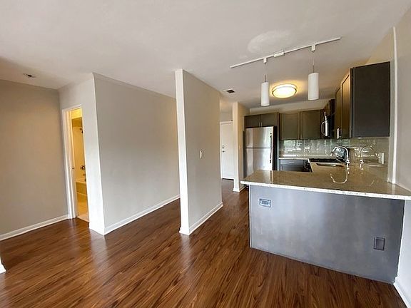 5th image of 1704 N North Park Ave #4N