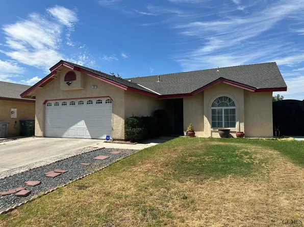 337 N Cesar Chavez Ln, Delano, CA 93215