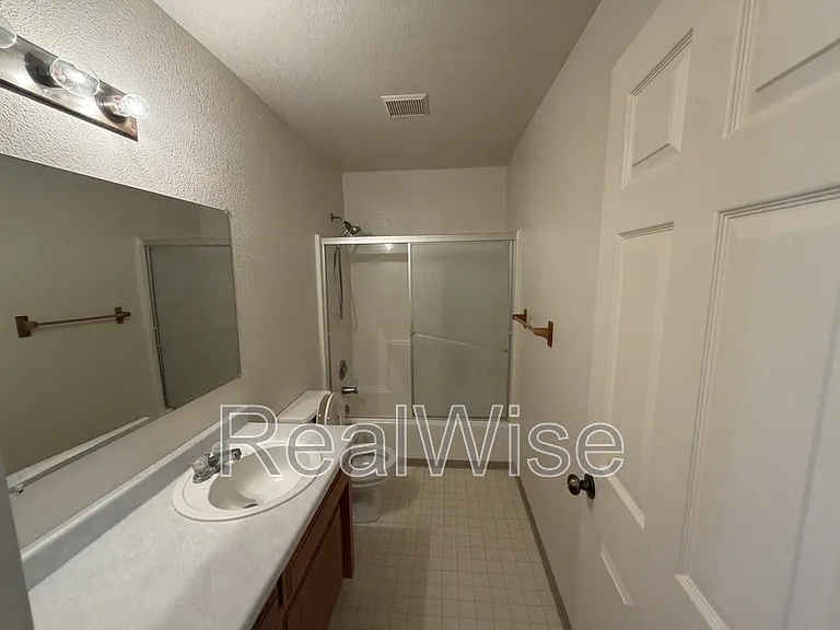 2141 NW North Hill Dr #B — Photo 24