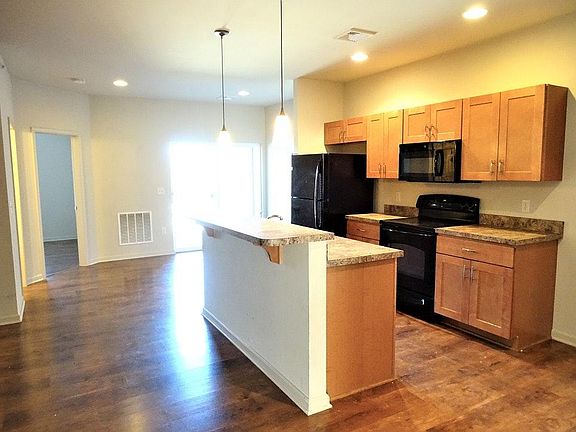 Kitchen & Dining Area