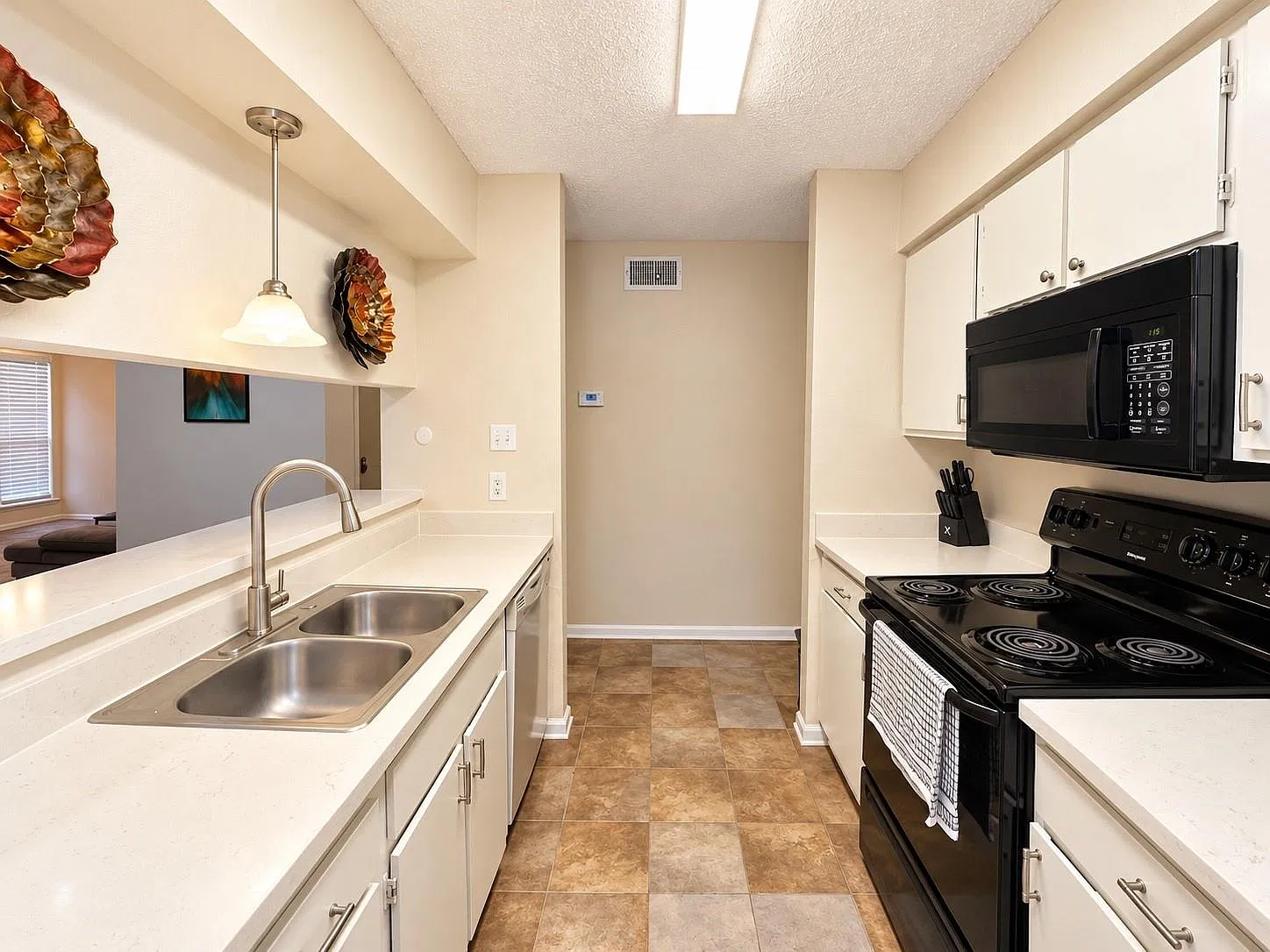 1 bed, 1.0 bath, 804 sqft, $1,200 — Photo 4