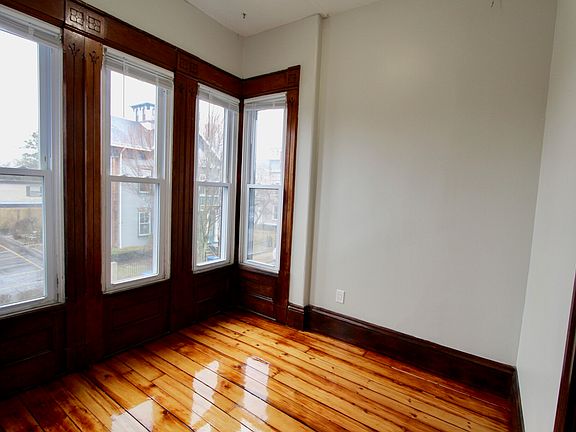 3rd image of 321 Union St #5